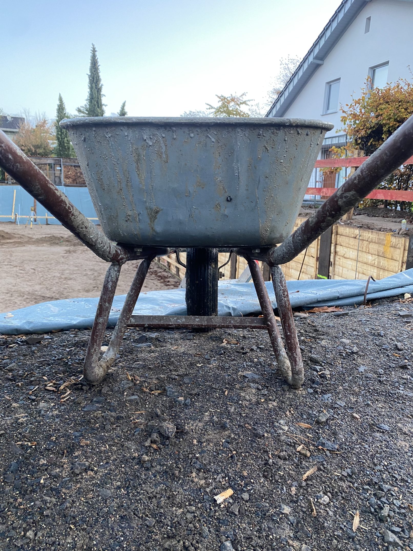 Schubkarre auf einer Baustelle